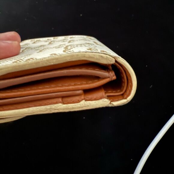 Used in excellent condition Celine wallet  with  gold hardware - Picture 8 of 9